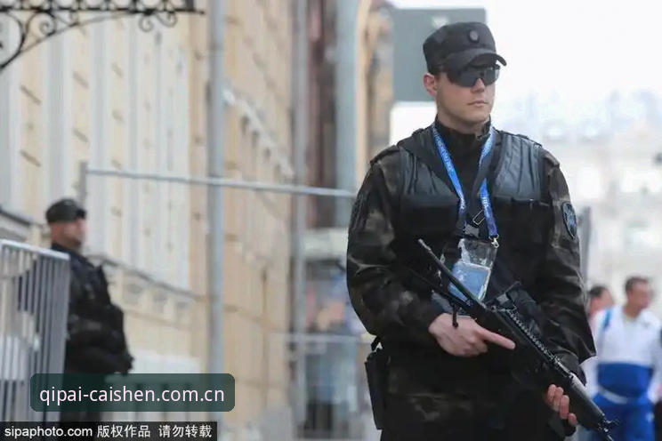 揭秘世界杯安保幕后：三名英国警员背后的博弈与棋牌玩家的战术智慧